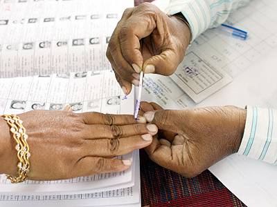 Maharashtra voting % Live