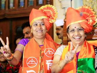 shiv-senas-snehal-ambekar-elected-new-mumbai-mayor