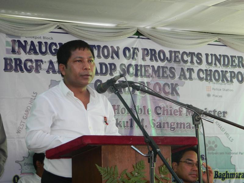 Meghalaya-Chief-Minister-Dr-Mukul-Sangma-addressing-the-gathering-during-his-visit-to-Chokpot-on-9-July-2012