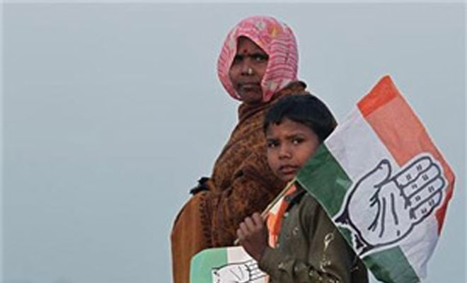 Congress offers aid to boy who gave newspaper free to Rahul Gandhi, Congress “adopt” the 10-year-old newspaper hawker , Latest News Latest political news, Latest News,Madhya Pradesh news, MP latest news, MP news today.