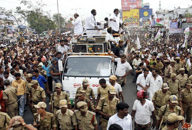 Door-to-door campaigns are passé, social media provides politicians an additional platform to campaign, politicians move to social media, Karnataka Election Update, Election Campaign In Karnataka State, karnataka Latest Political news, karnataka News, lat