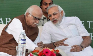 BJP gets ready for 2014 as Advani, Modi back together, Social Media in Lok Sabha election 2014, BJP Parliament Meeting approved Use of social media in the 2014 General Elections, Latest News todays, latest political news, Political news, Lok Sabha electio
