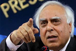 Sibal accuses Modi of spreading lies, challenges him for open debate, Kapil sibal, Narendra Modi.