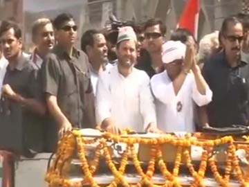 Rahul Gandhi’s Roadshow Begins in Varanasi, Rahul Gandhi Election campaign in Varanasi, Rahul gandhi Road show.