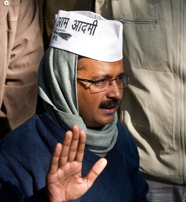 Muffler Man Arvind Kejriwal tried to collect money using Twitter, AAP tried to collect money using Twitter,Delhi assembly election news updates, Delhi political news, Delhi Vidhan Sabha election(Chunav) 2014