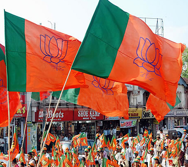 Kiran Bedi’s office vandalised, three BJP workers injured, Lawyers vandalise Kiran Bedi’s office in Krishna Nagar, Delhi assembly election 2015